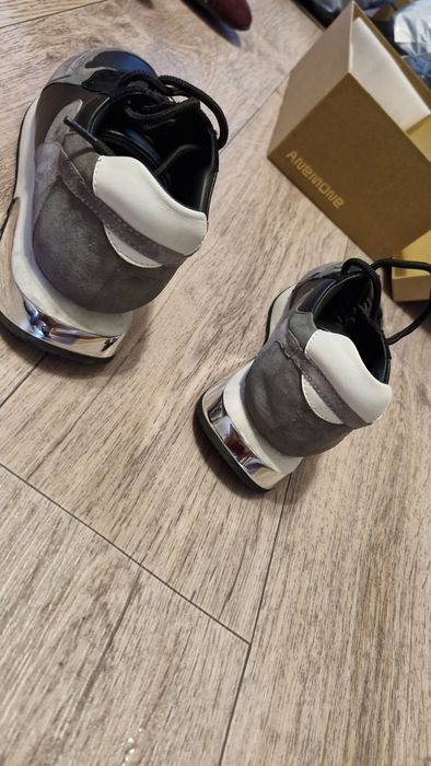 Продаю обувь женскую