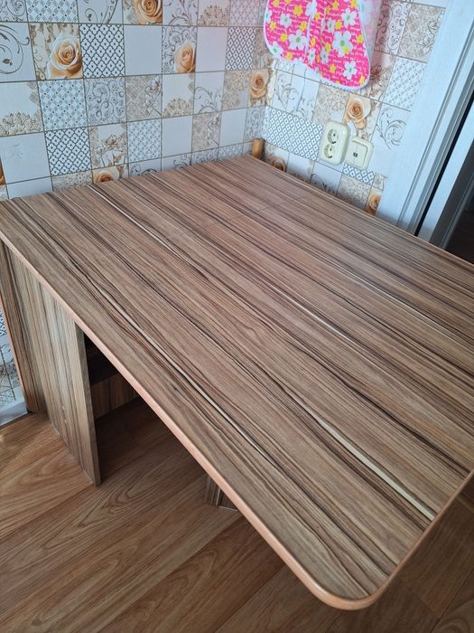 Стол продаётся срочно