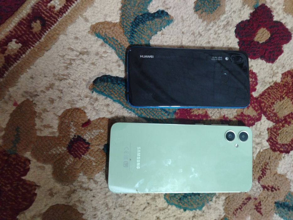 Продаю 2 бу телефон 1 не работает