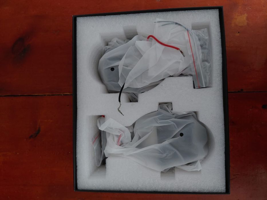 Продам линзы в фары