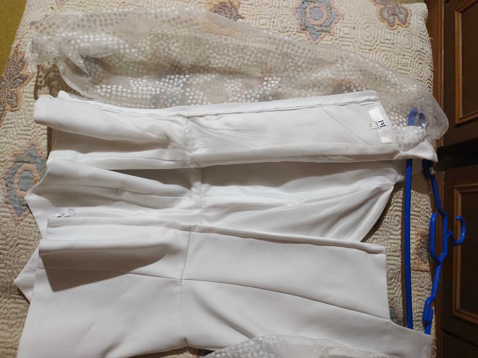 Продам белый вечерний костюм