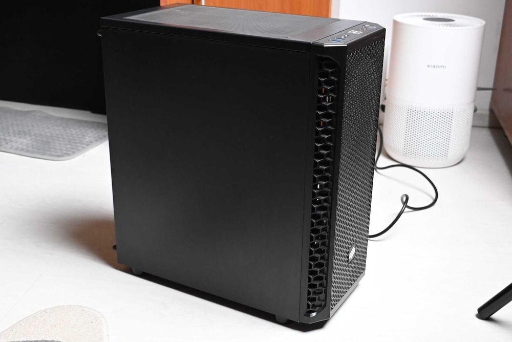 PC Ryzen 7 3700X, placă video GTX 1660, 32 GB RAM și SSD de 2 TB