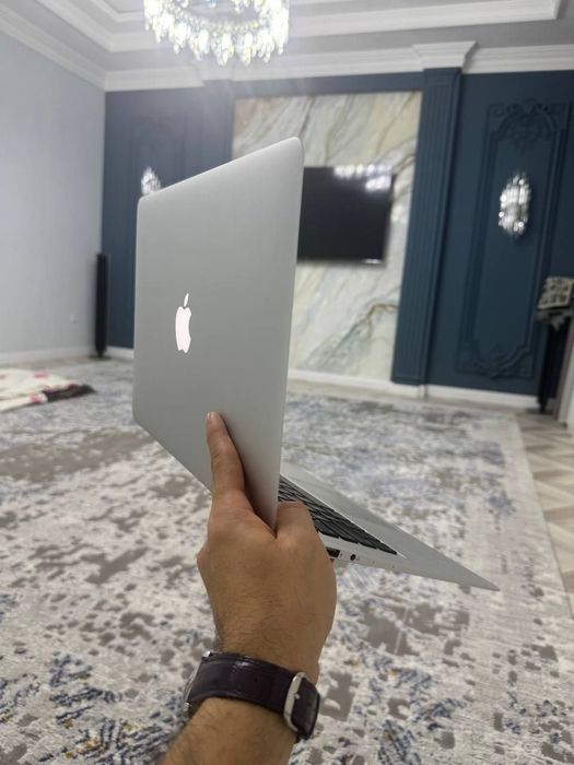 Macbook sotiladi sroshna