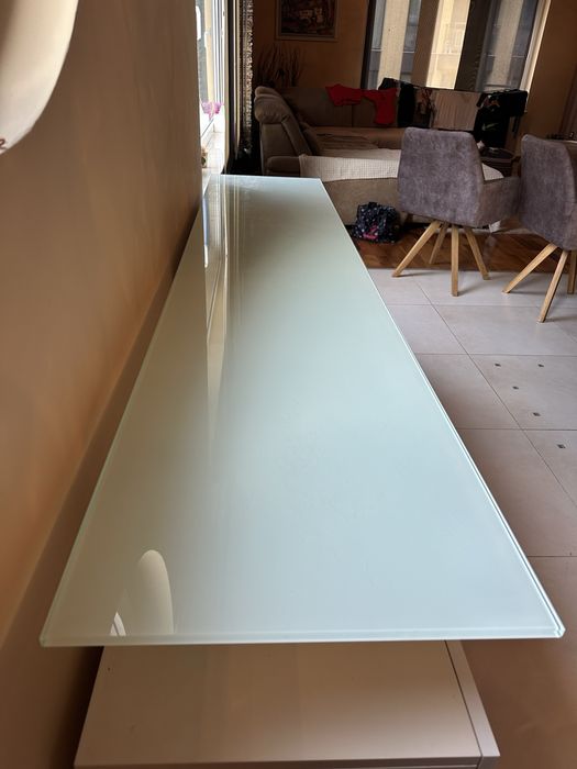 Бял шкаф за хол.