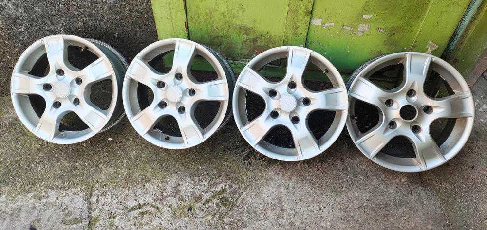 Джанти и гуми за Kia Sorento 2008г.(2 комплекта).Единият е с гуми.