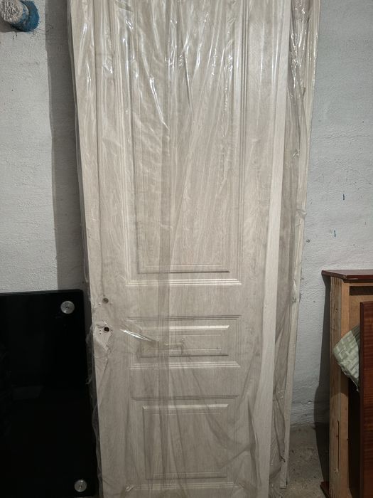 Двери межкомнатные 3 штуки