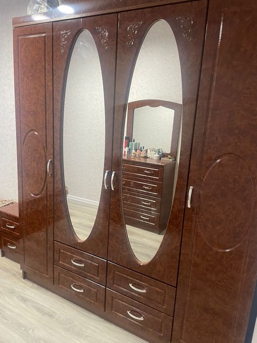 Спальный гарнитур