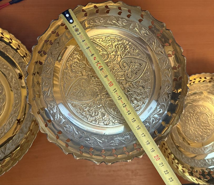 Бронзови чинии и фруктиера , свещници , купичка и пепелник