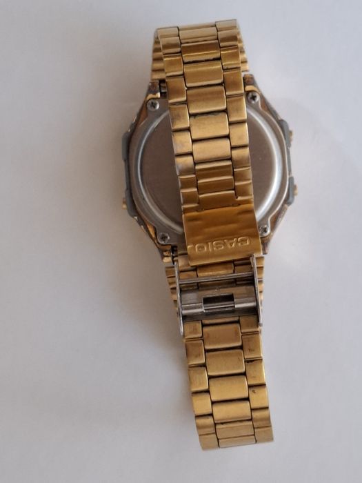 Vând CASIO electronic GOLD