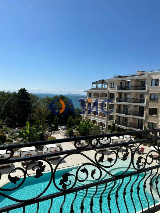 Продава се Тристаен апартамент в Несебър - 120 кв.м за 1615 €/кв.м - Снимка #1