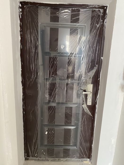 Метална входна врата