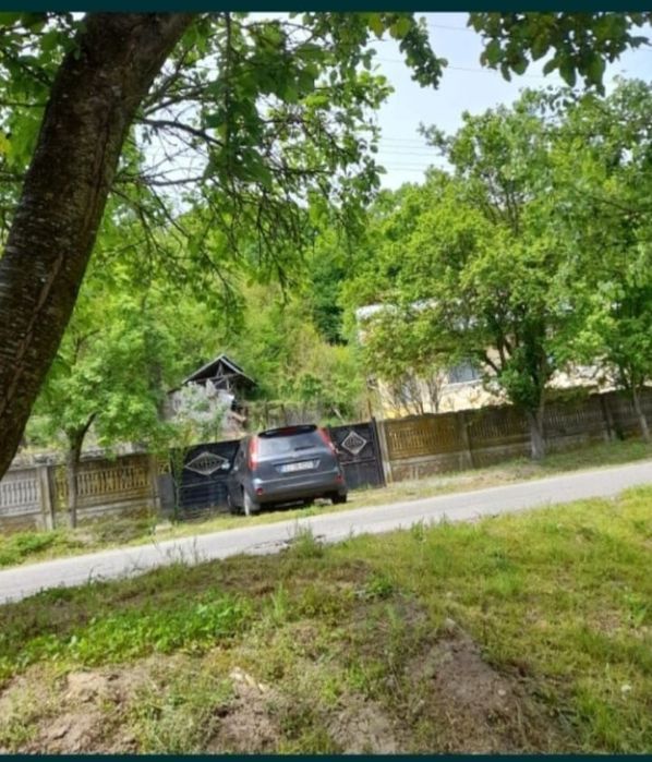 Vand terenuri si casa in comuna Licurici, sat Licurici, jud.Gorj