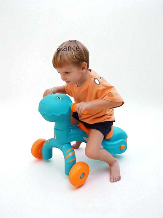 Детский трёхколёсный велосипед.