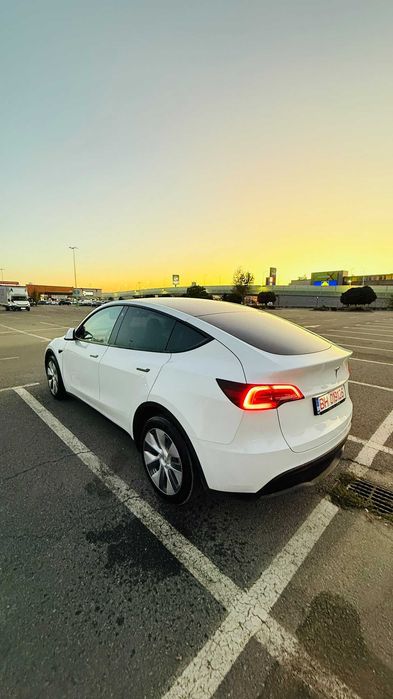 TESLA Model Y 2023 — imagine 3
