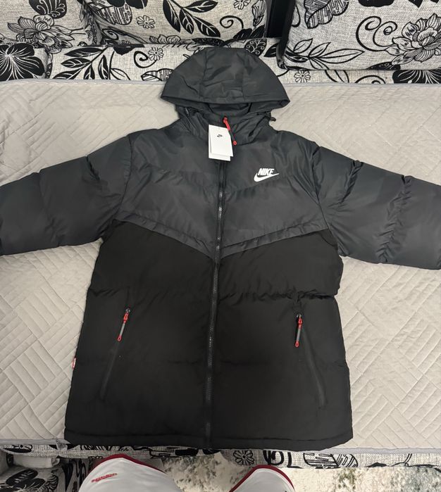 Продам куртку Nike