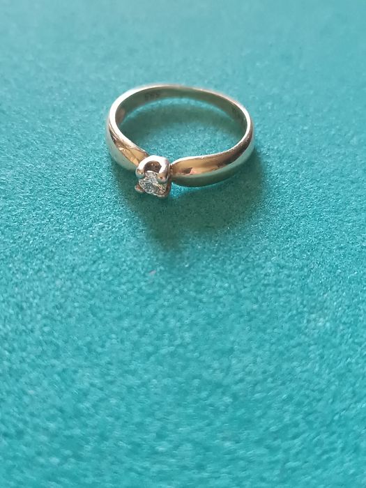 продам золотое помолвочное кольцо