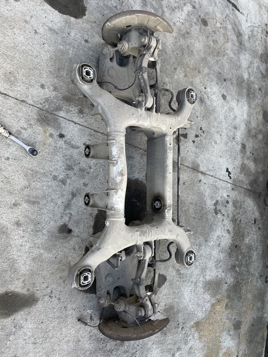 Punte spate dezechipata / Brat / fuzeta BMW f10 f11 seria 5 2012+