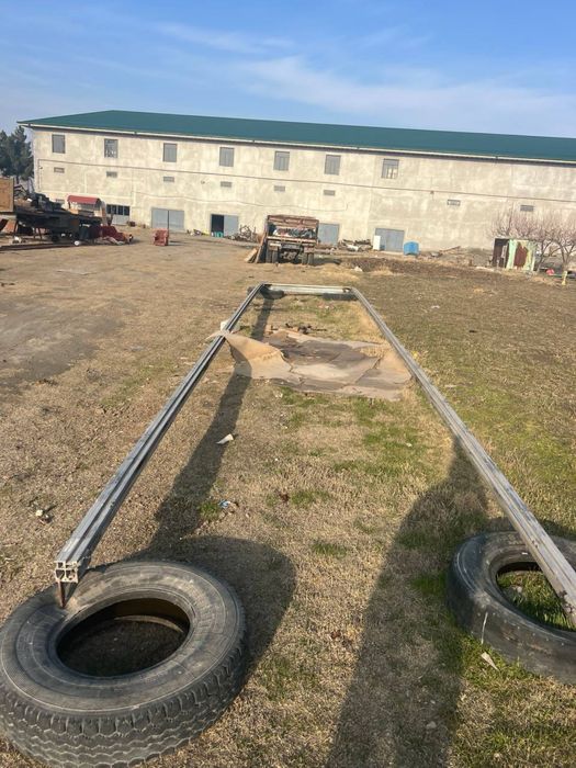 Tentkampekt sotiladi stoykalari eshiklar holati yahshi