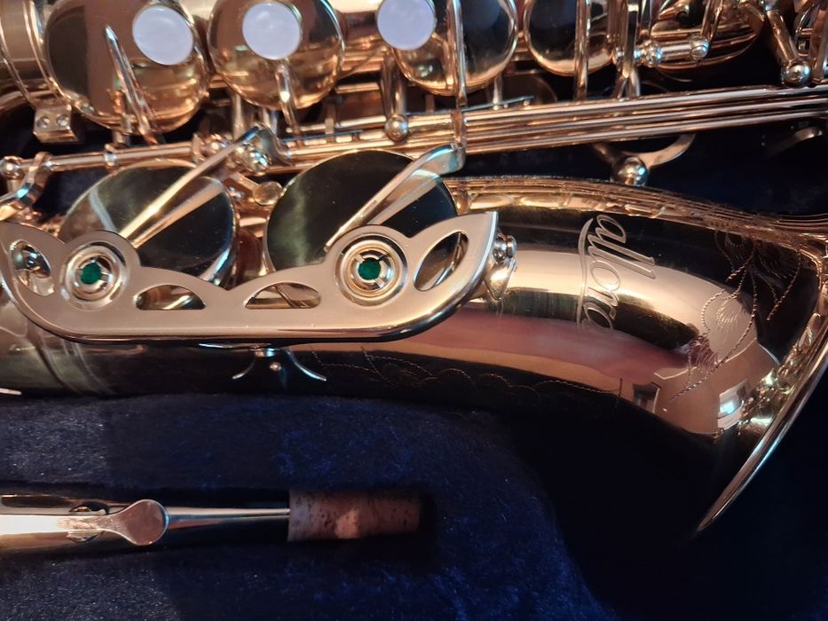 Продам Саксофон новый