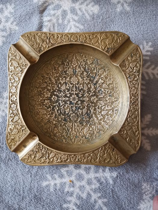 Стар месингов пепелник