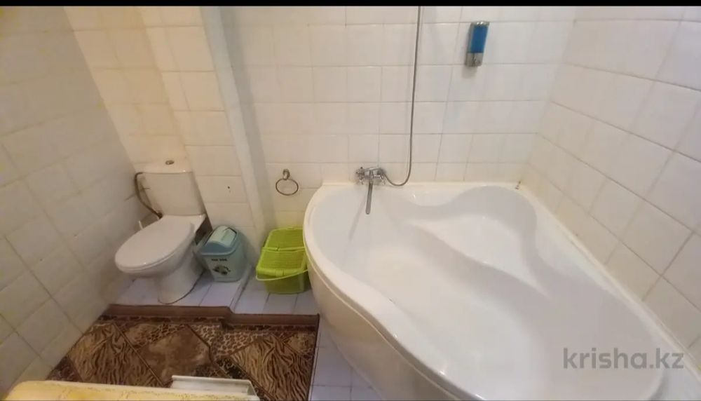 Продам 4 ком кв на проспекте