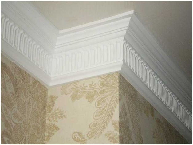 Клею обои , галтели