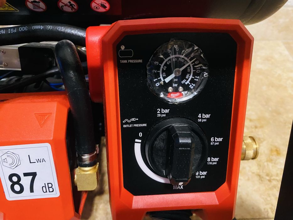 Milwaukee compresor M 18 FAC