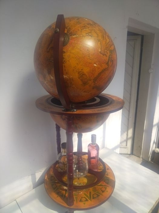 Глобус бар Tre Esse - Worlds, за шишета и чаши за алкохол 
Размери: 55