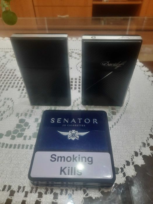 Продавам метални кутий за  Davidof