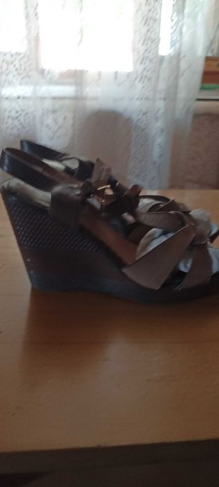 Босоножки женские