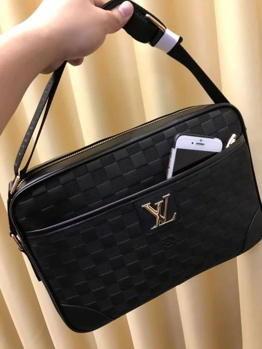 LV / 964 / Black / 33 x 23 x 7 cm