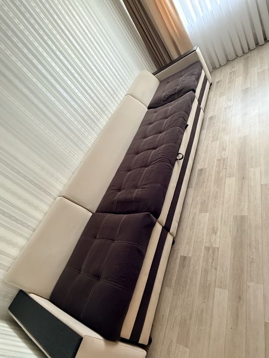 Продам диван б/у. 4 м.