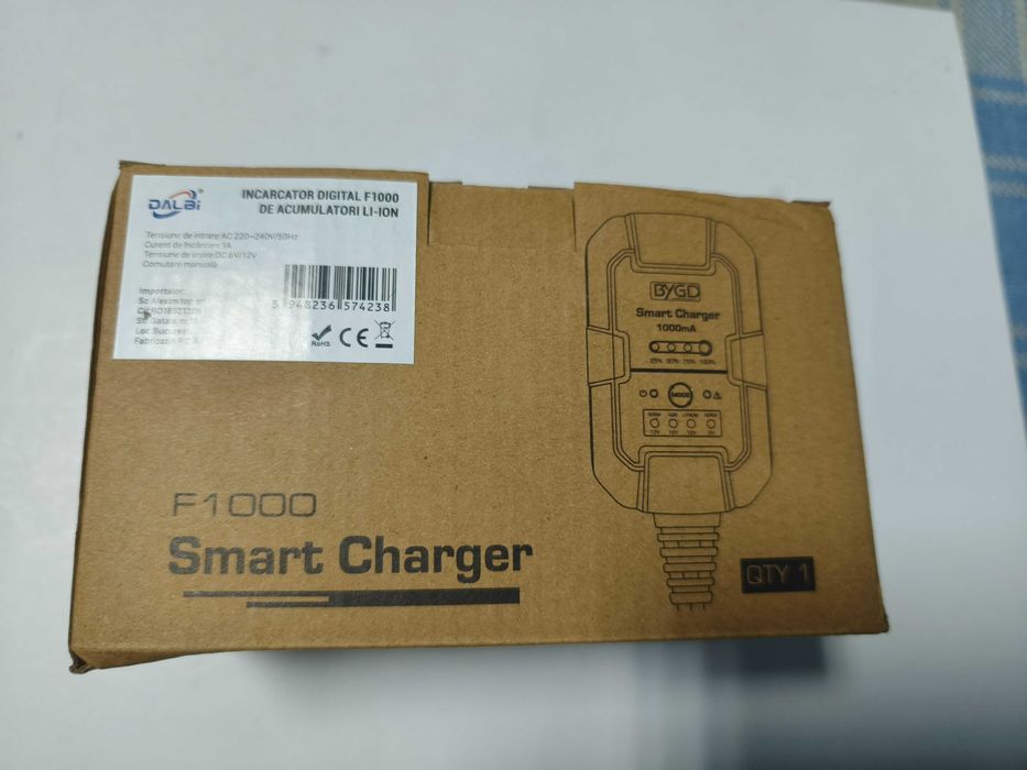 Incarcator digital smart de acumulatori Li-ion 6V/12V