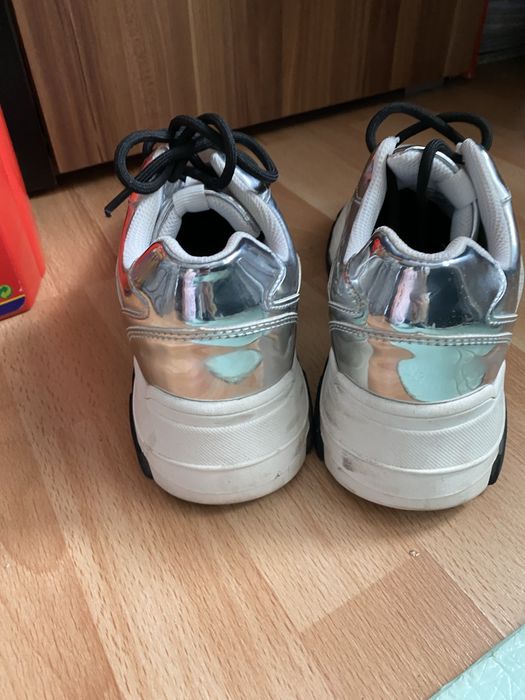 Zara 38 purtati putin