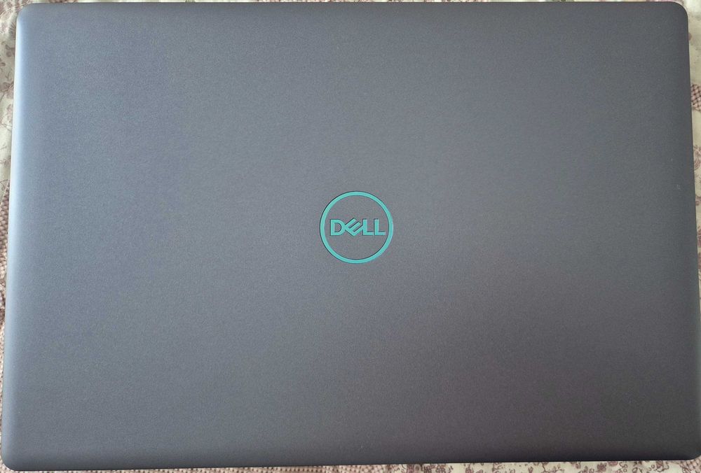 Dell G3 15 Геймърски лаптоп