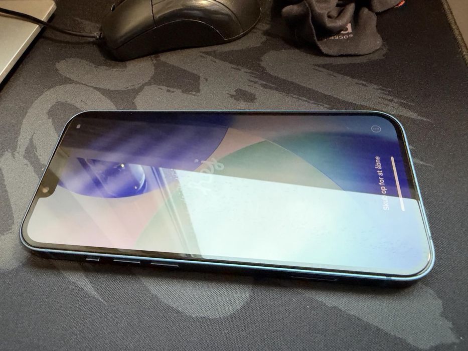 iPhone 13.