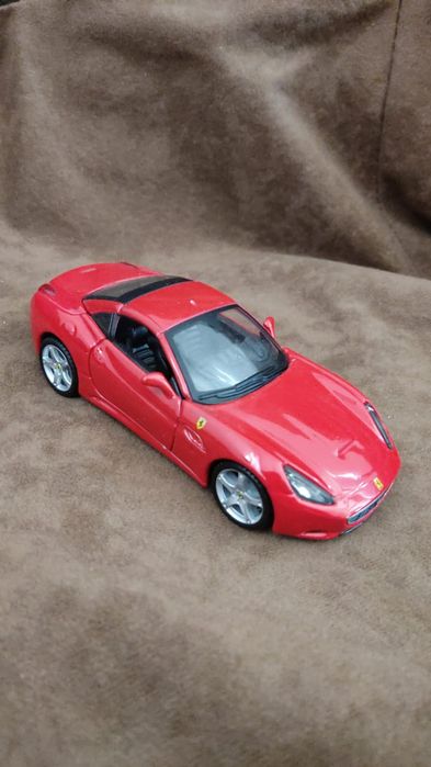 Машинка/игрушка Ferrari