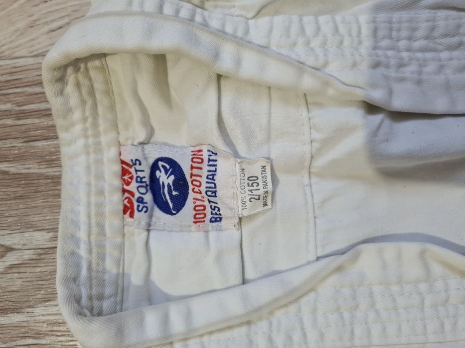 Продам кимоно в нормальном состоянии