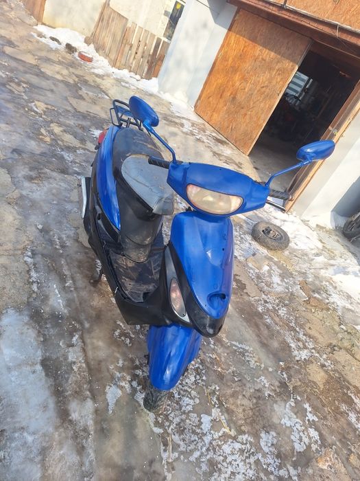 Vând scuter de 80 c
