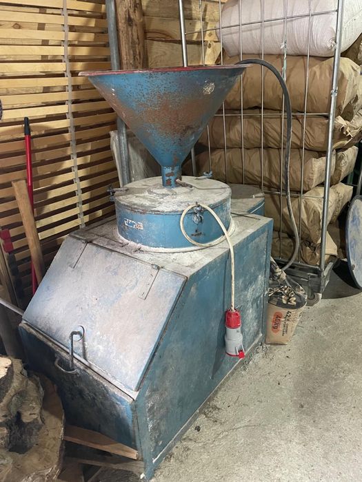 Moara macinat cereale