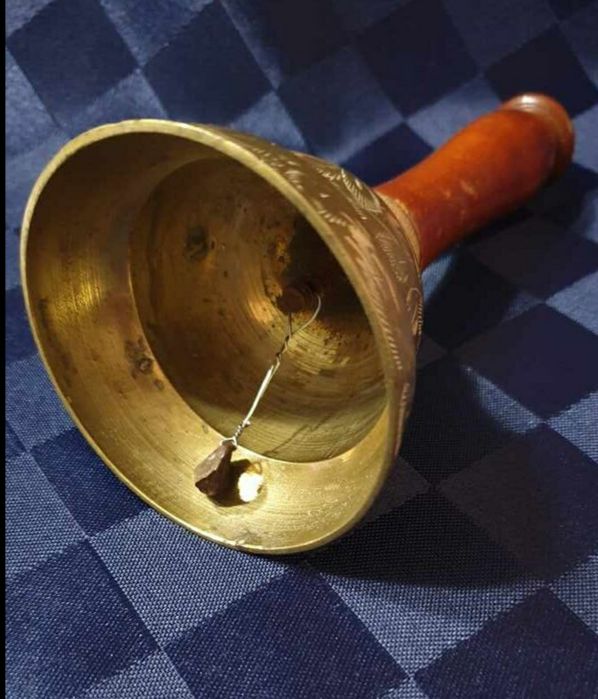 Бронзов далекоглед и Бронзови  камбани  ,звънци  с ръкохватка- 2 броя