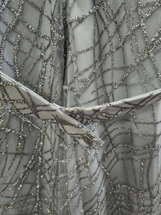 Официална дълга рокля.