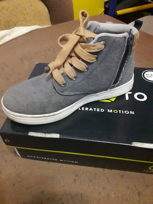 Срочно продам детскую обувь