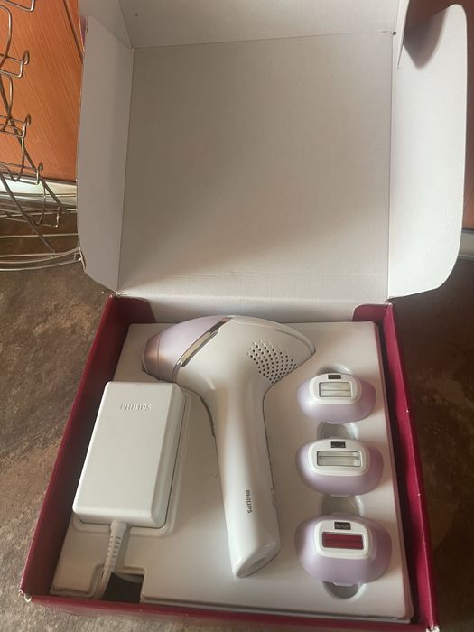 Philips  lumea IPL  9900  nou cu garantie extinsa  2 ani