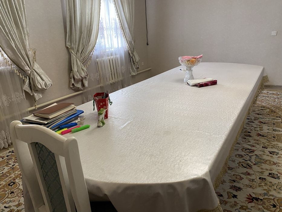 Стол со стульями