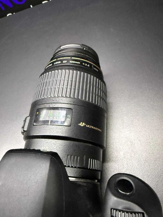 Canon EOS 800D + Obiectiv Canon Ultrasonic 100mm