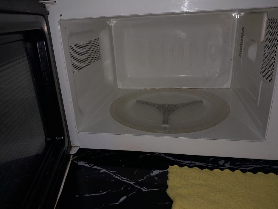 Продам микроволновку, НЕ РАботает.