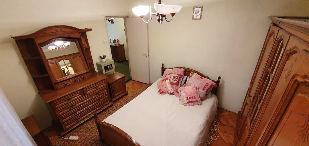 Vând apartament 4camere/ultracentral/decomandat/mobilat/utilat/2boxe