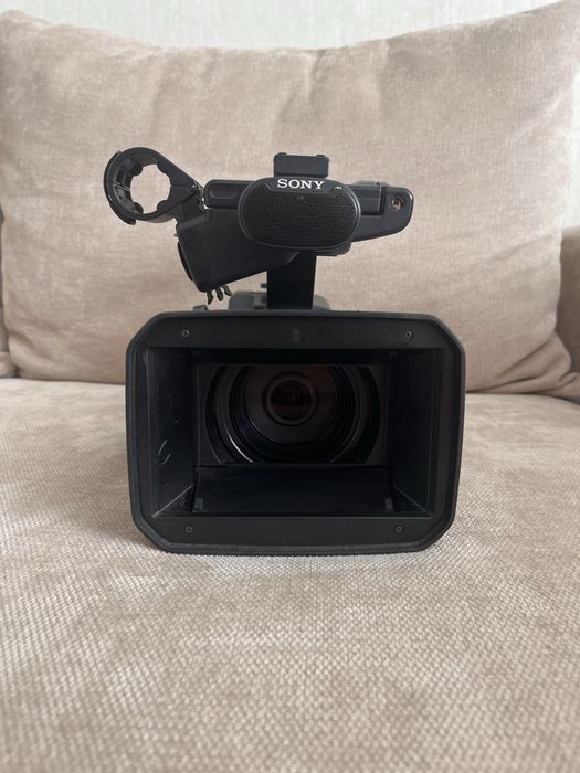 Видеокамера Sony AX2000