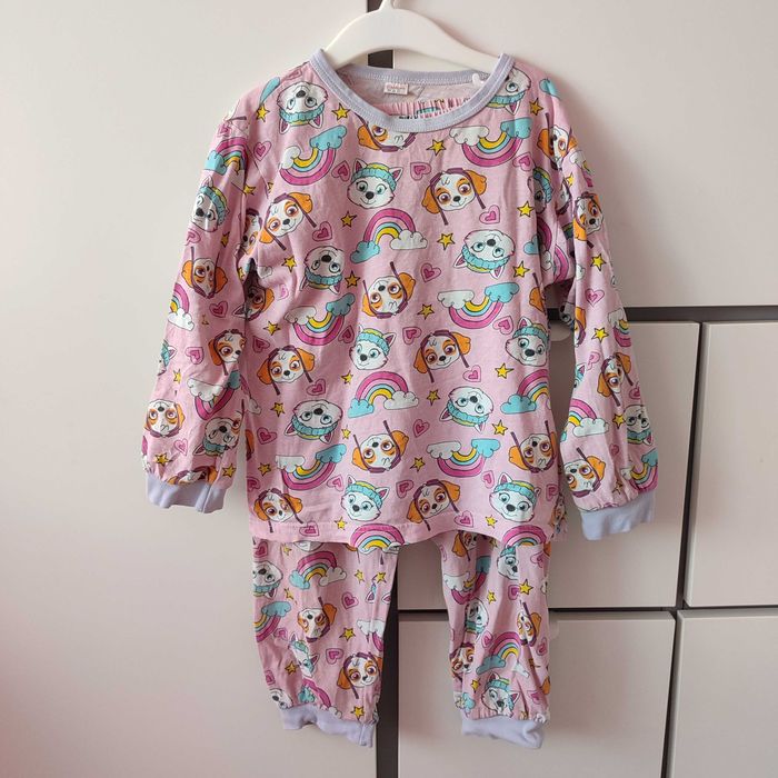 Лот от две пижами за момиченце 110-116